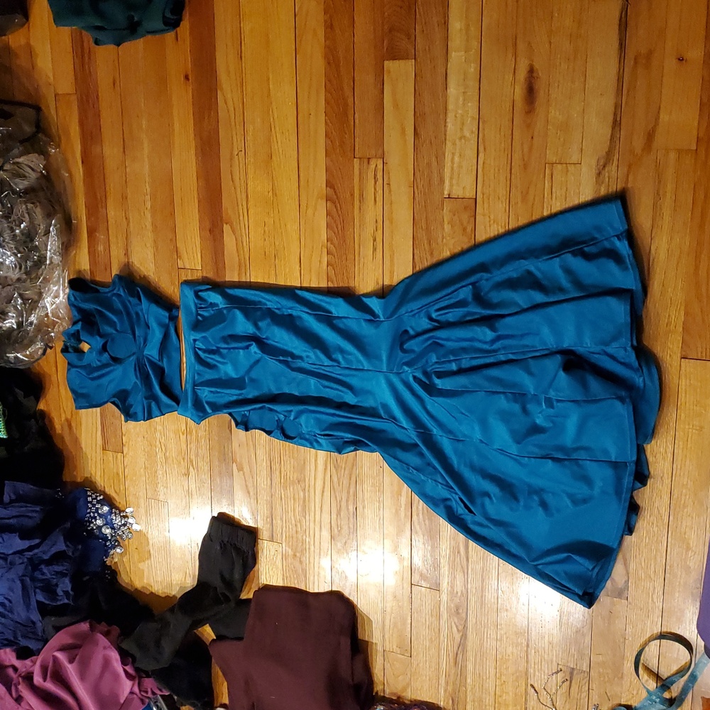 LRose Teal Belly Dance trumpet skirt and top